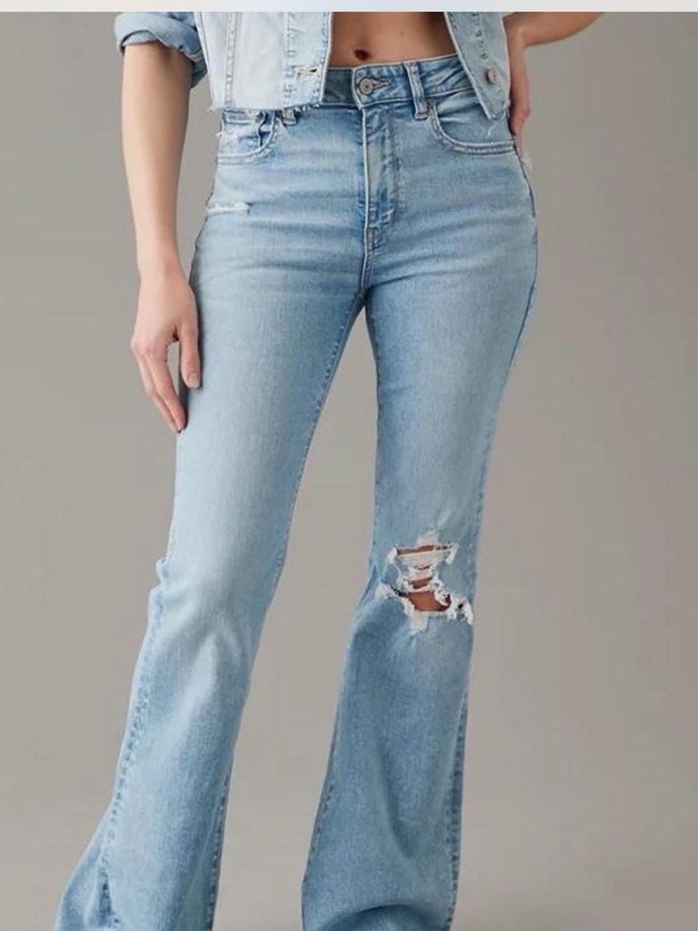 American Eagle Light Wash High-Rise Flare Jeans Knee Rip raw hem Sz 0